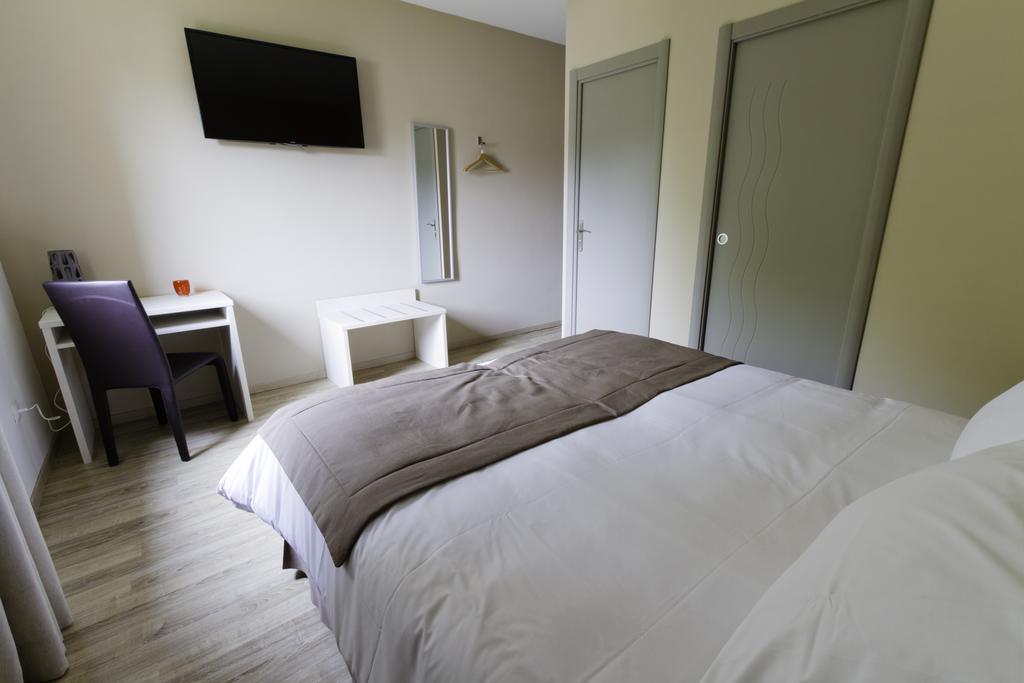 Hotel Les Petits Oreillers Saint-Martin-dʼArdèche Szoba fotó